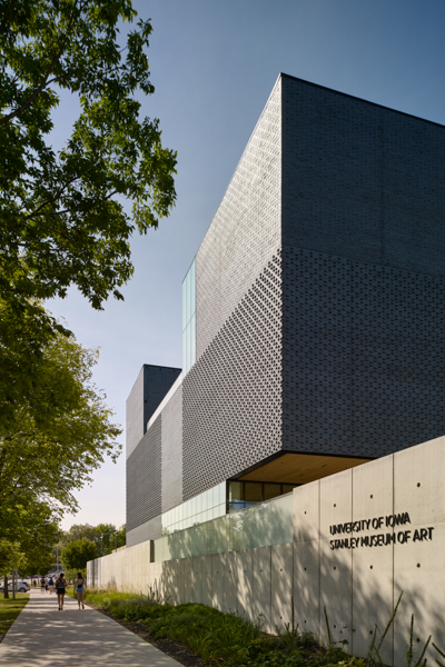 Exterior view of the University of Iowa Stanley Museum of Art building and sign.